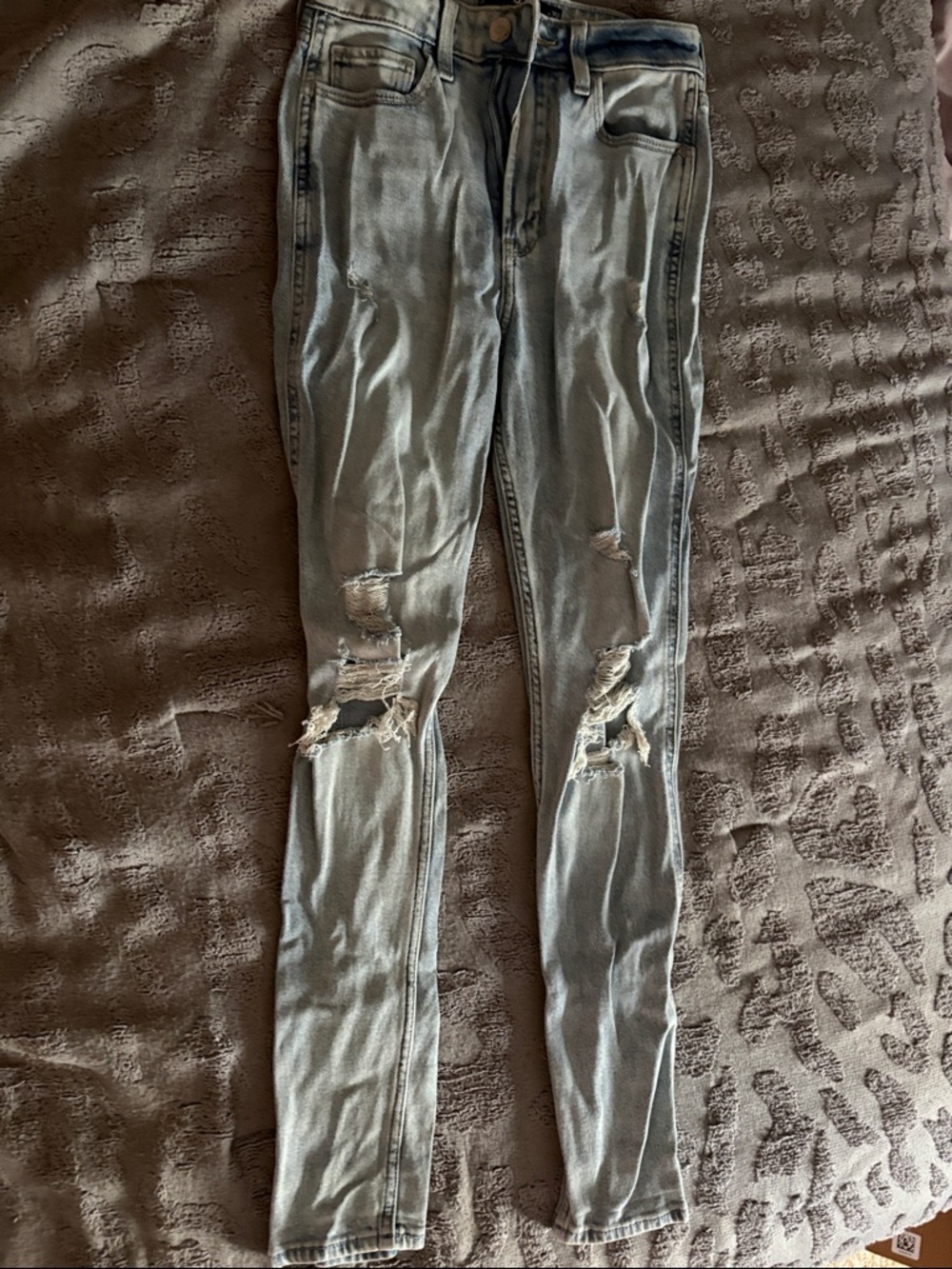 Hollister Ultra High-Rise Mom Jeans in Light Wash